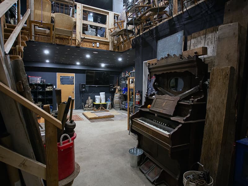Foley stage — vintage piano